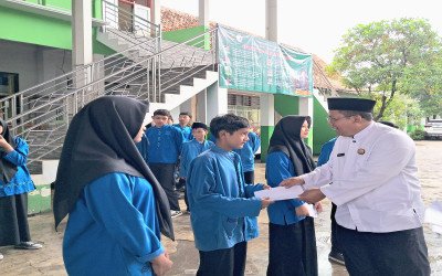 MTs Negeri 4 Cirebon Peduli: Bantuan untuk Siswa Terdampak Banjir