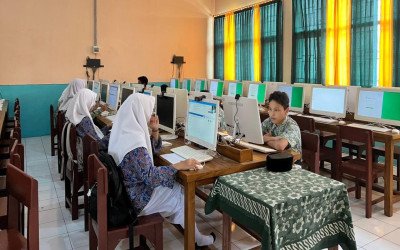Tiga Siswa MTsN 4 Cirebon Lolos Final Mathematics Competition Jawa Barat 2025